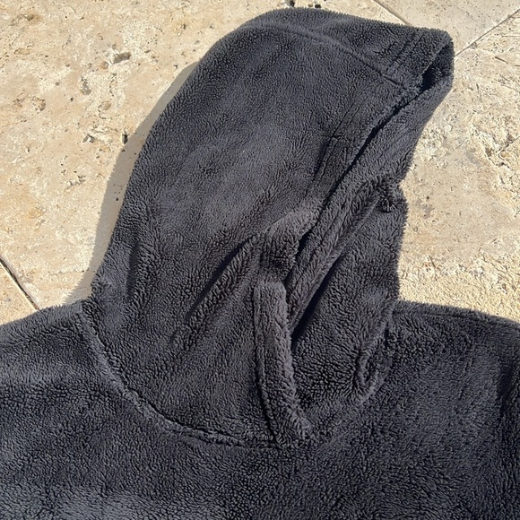 NORTH FACE ultra plush black hoodie - Picture 3 of 9